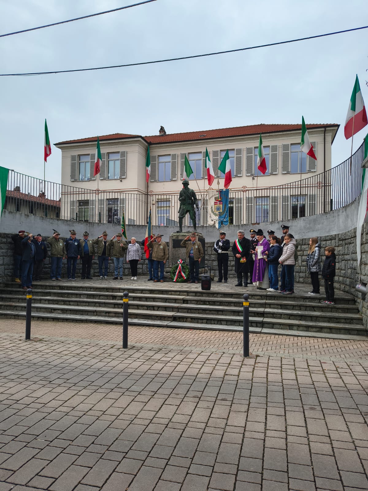 4 novembre 2025: commemorazione presso il monumento dedicato agli Alpini e ai caduti di tutte le guerre.